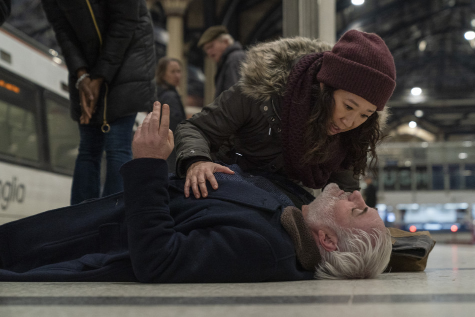 Eve (Sandra Oh) and Konstantin (Kim Bodnia) at Liverpool St beside a Greater Anglia train from Killing Eve 
