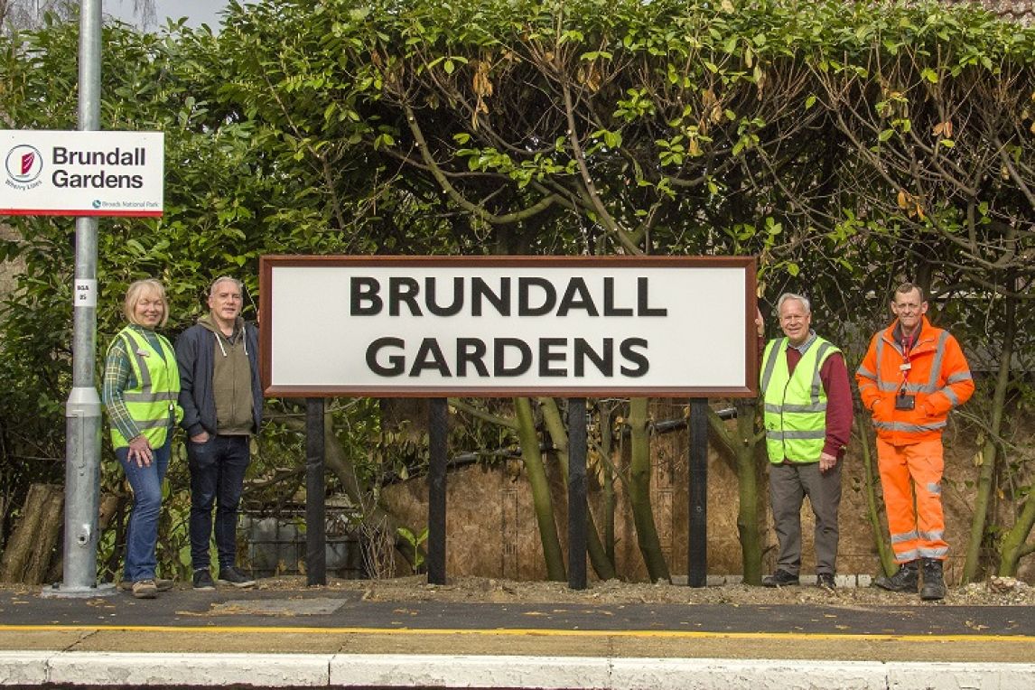 Brundall gardens retro sign 